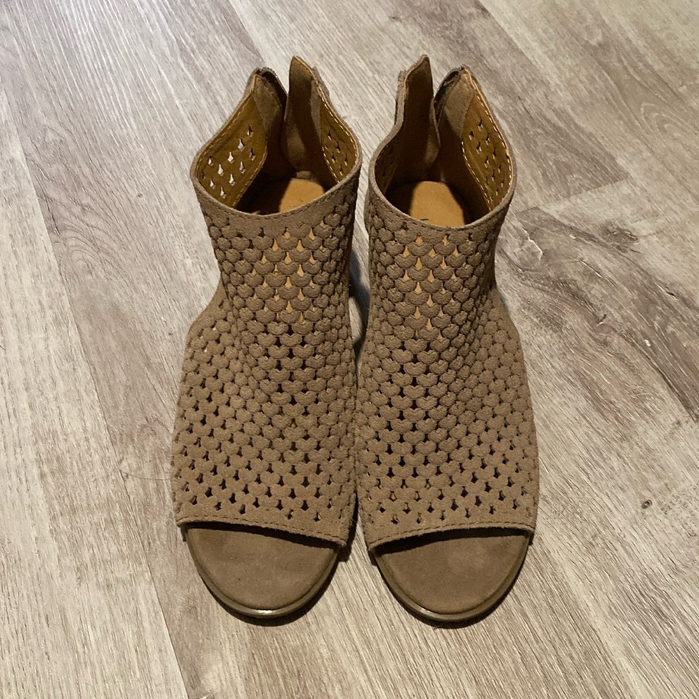 Lucky Brand size 6.5